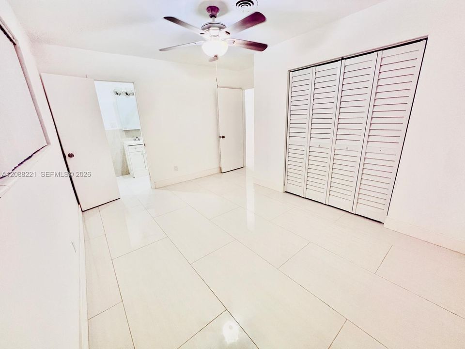 En Renta: $3,385 (3 camas, 2 baños, 1647 Pies cuadrados)
