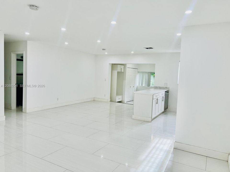 En Renta: $3,385 (3 camas, 2 baños, 1647 Pies cuadrados)