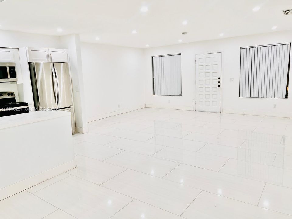 En Renta: $3,385 (3 camas, 2 baños, 1647 Pies cuadrados)