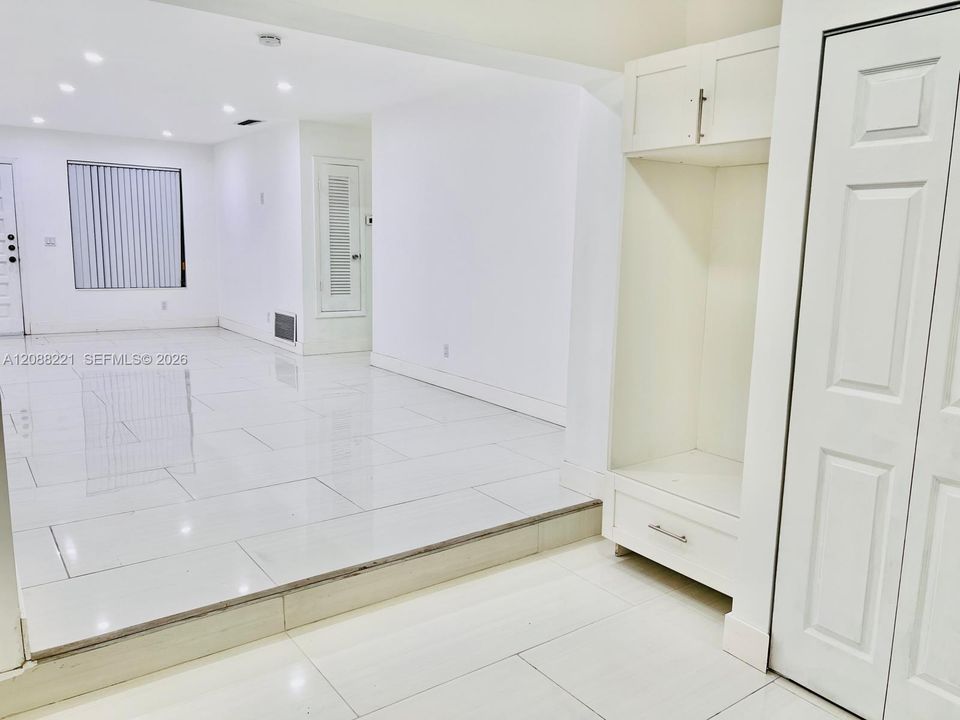 En Renta: $3,385 (3 camas, 2 baños, 1647 Pies cuadrados)