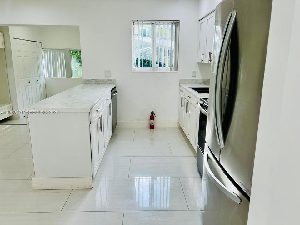 En Renta: $3,385 (3 camas, 2 baños, 1647 Pies cuadrados)