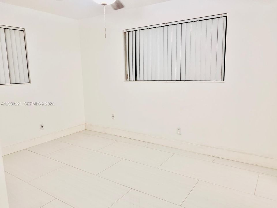 En Renta: $3,385 (3 camas, 2 baños, 1647 Pies cuadrados)