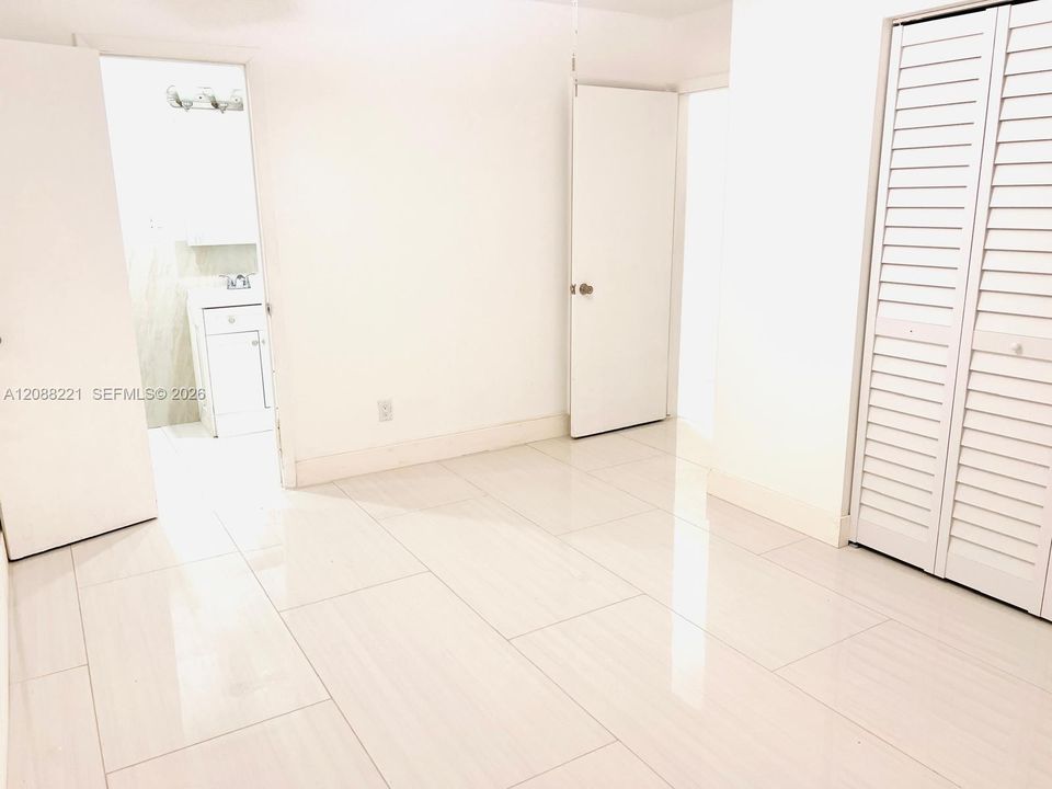 En Renta: $3,385 (3 camas, 2 baños, 1647 Pies cuadrados)