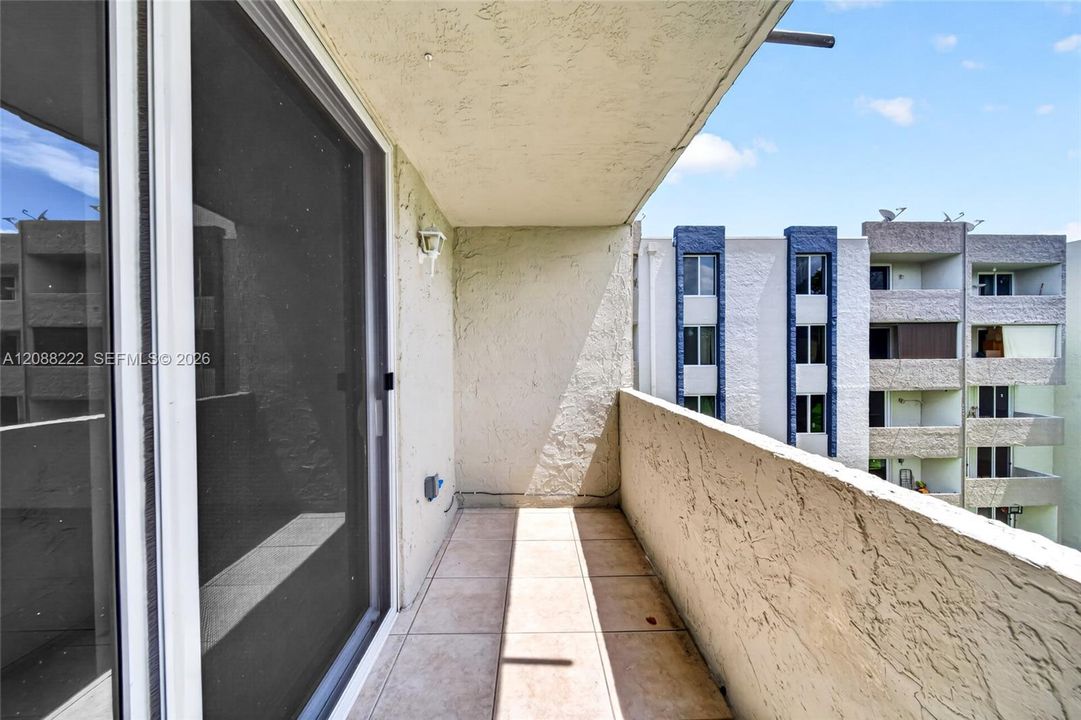 En Venta: $235,000 (2 camas, 2 baños, 960 Pies cuadrados)