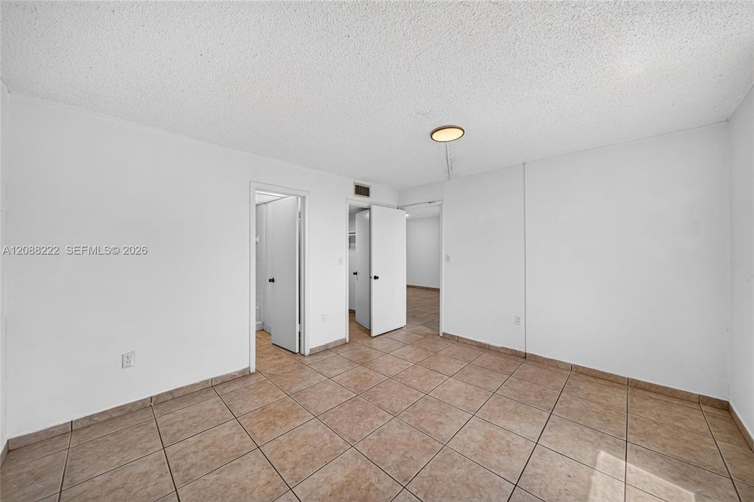 En Venta: $235,000 (2 camas, 2 baños, 960 Pies cuadrados)