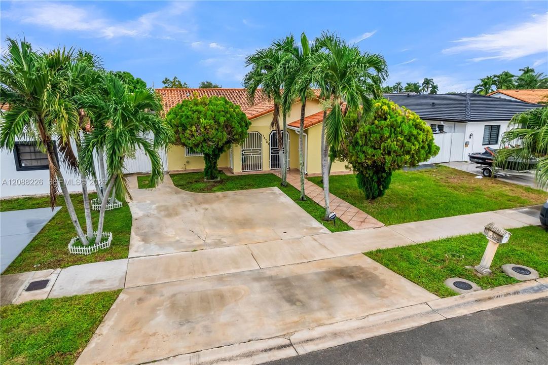 For Sale: $630,000 (3 beds, 2 baths, 1747 Square Feet)