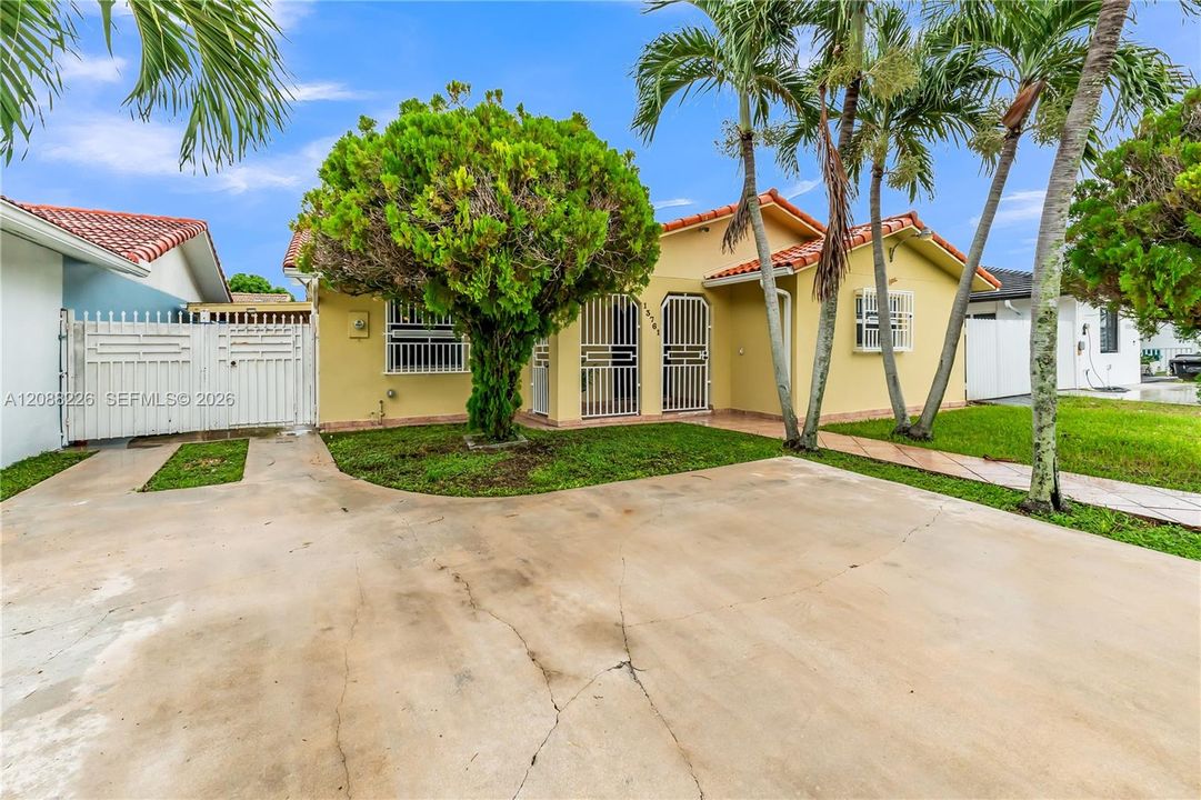 For Sale: $630,000 (3 beds, 2 baths, 1747 Square Feet)
