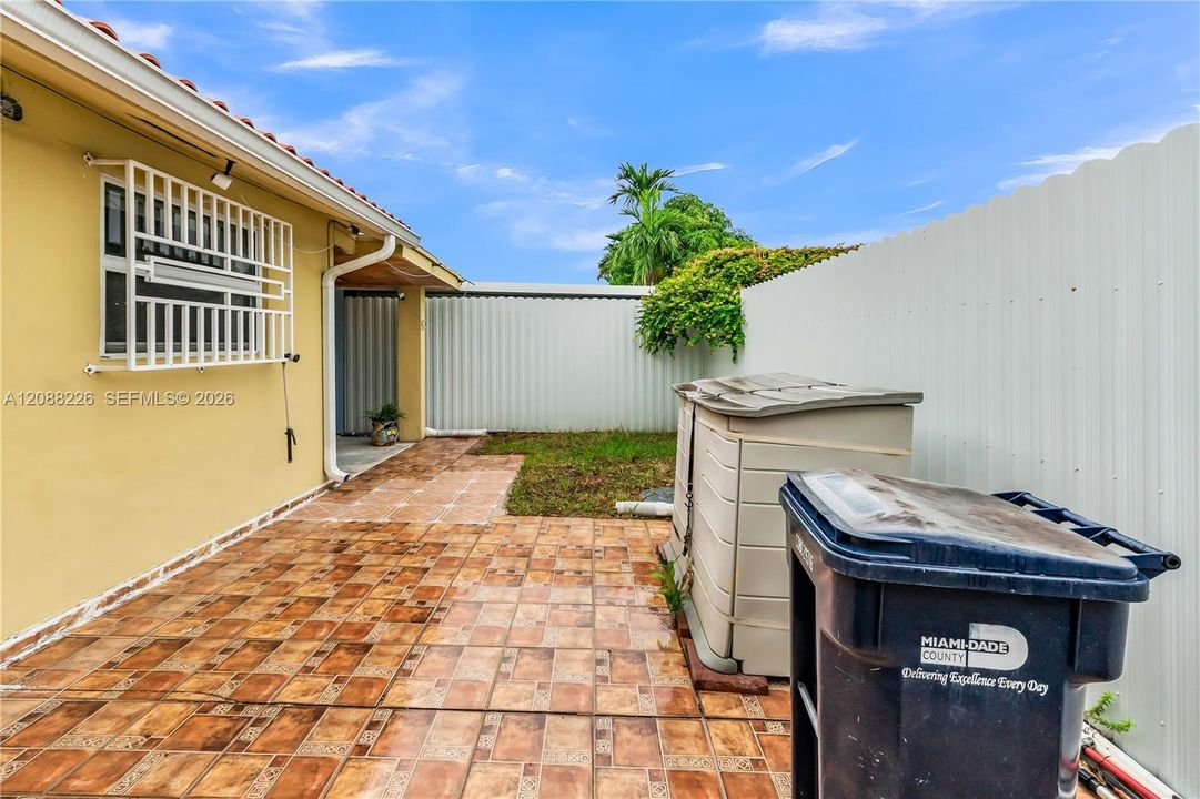 For Sale: $630,000 (3 beds, 2 baths, 1747 Square Feet)