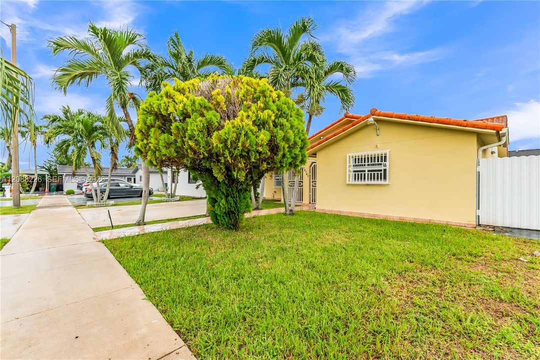 For Sale: $630,000 (3 beds, 2 baths, 1747 Square Feet)