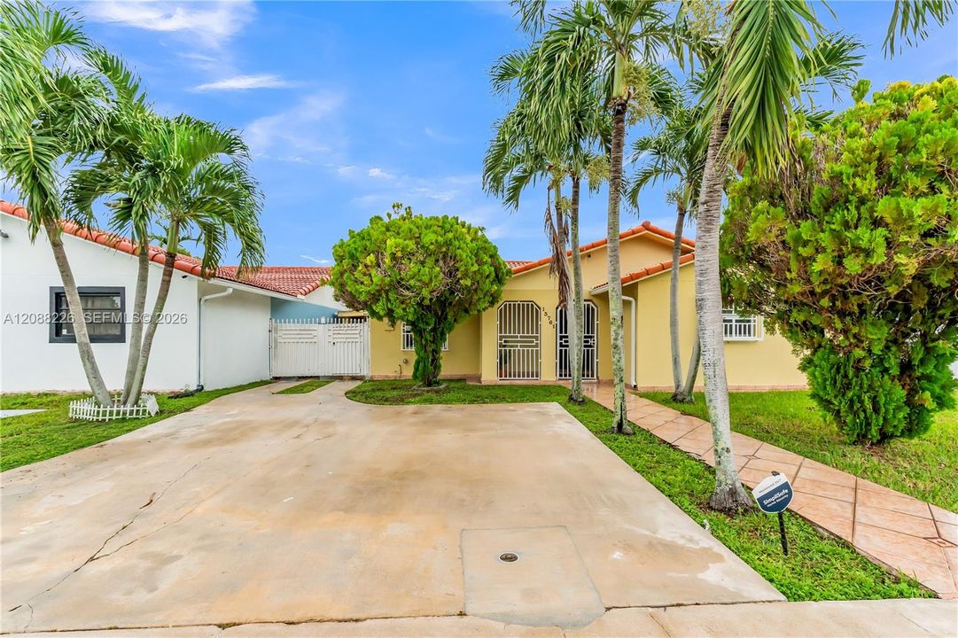 For Sale: $630,000 (3 beds, 2 baths, 1747 Square Feet)
