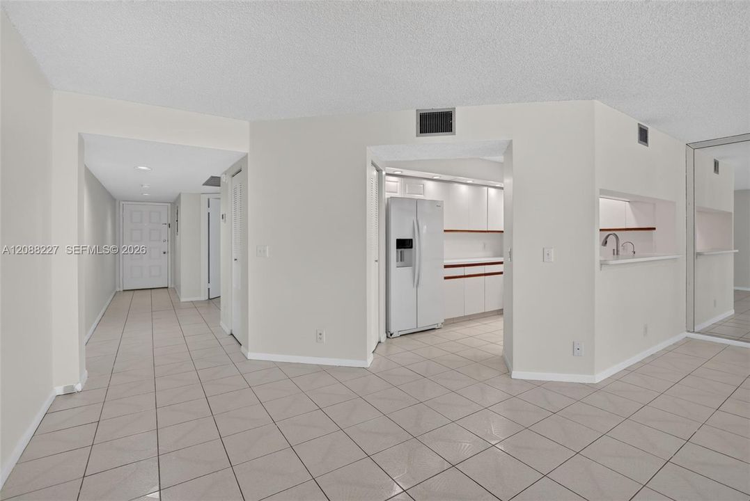 For Rent: $1,800 (1 beds, 1 baths, 1045 Square Feet)