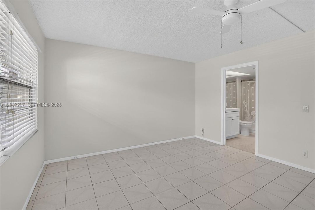 For Rent: $1,800 (1 beds, 1 baths, 1045 Square Feet)