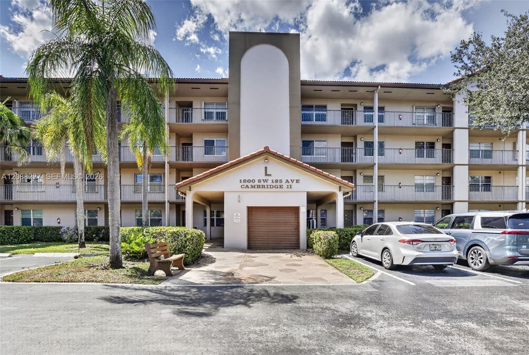 For Rent: $1,800 (1 beds, 1 baths, 1045 Square Feet)