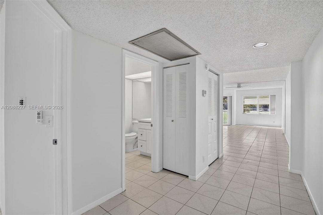 For Rent: $1,800 (1 beds, 1 baths, 1045 Square Feet)