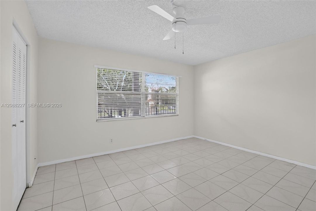 For Rent: $1,800 (1 beds, 1 baths, 1045 Square Feet)