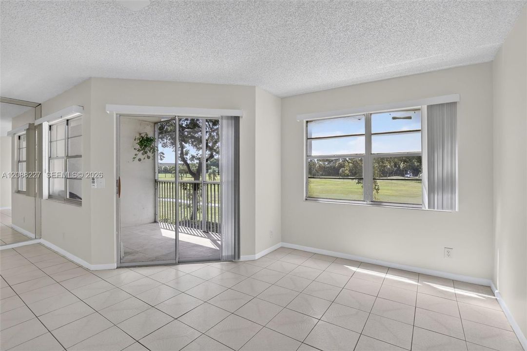 For Rent: $1,800 (1 beds, 1 baths, 1045 Square Feet)
