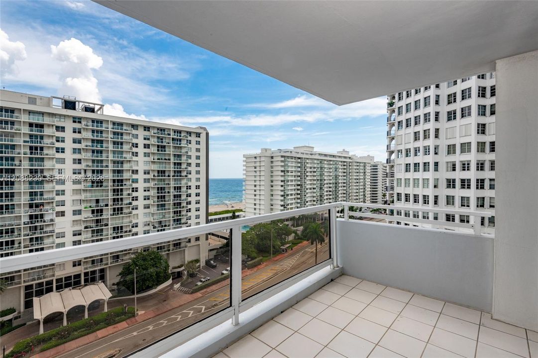 For Sale: $389,000 (2 beds, 2 baths, 1030 Square Feet)