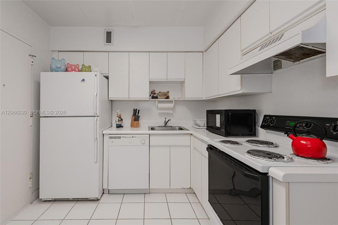 For Sale: $389,000 (2 beds, 2 baths, 1030 Square Feet)