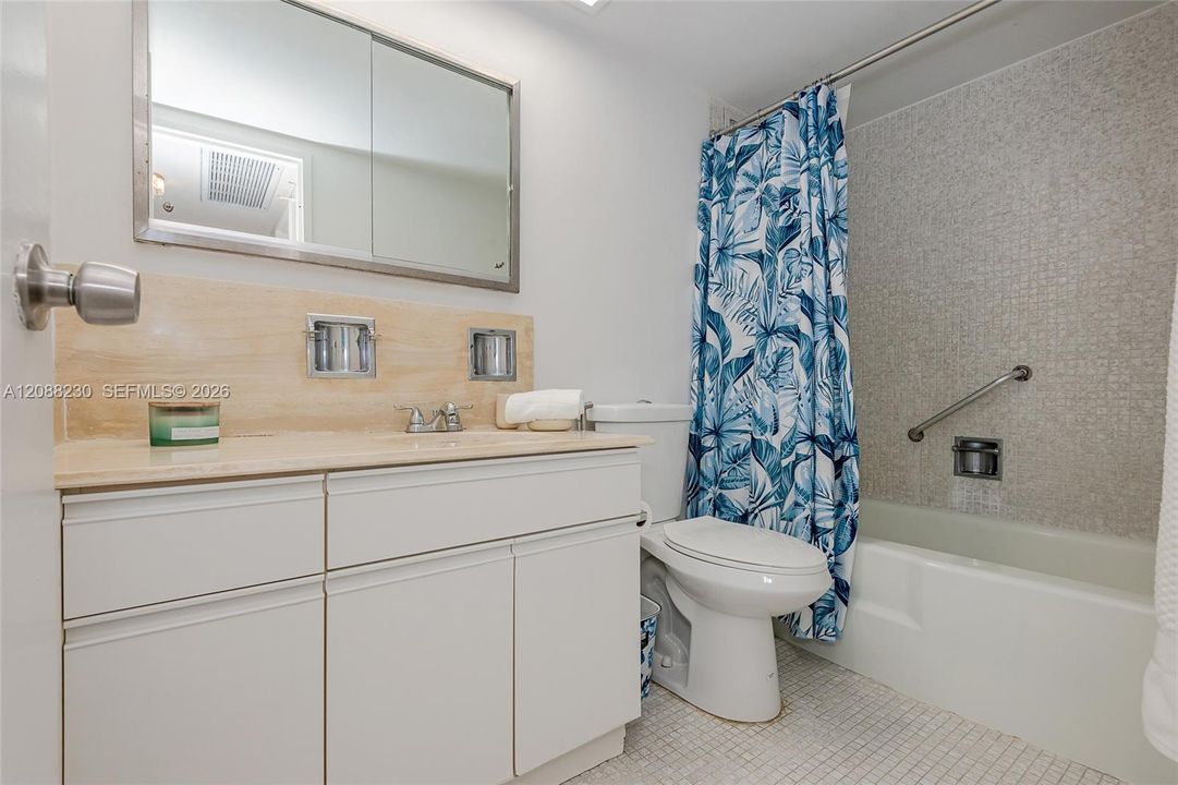 For Sale: $389,000 (2 beds, 2 baths, 1030 Square Feet)