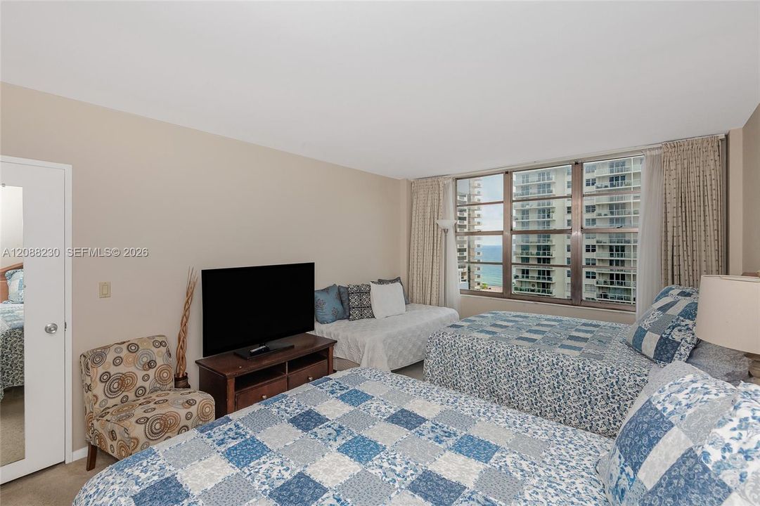 For Sale: $389,000 (2 beds, 2 baths, 1030 Square Feet)