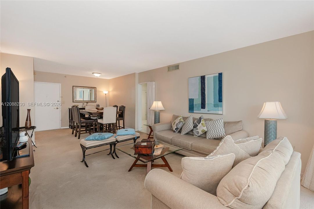 For Sale: $389,000 (2 beds, 2 baths, 1030 Square Feet)