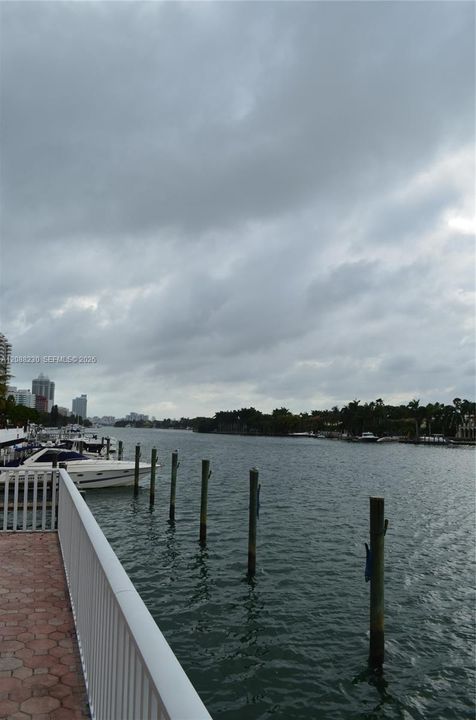 For Sale: $389,000 (2 beds, 2 baths, 1030 Square Feet)