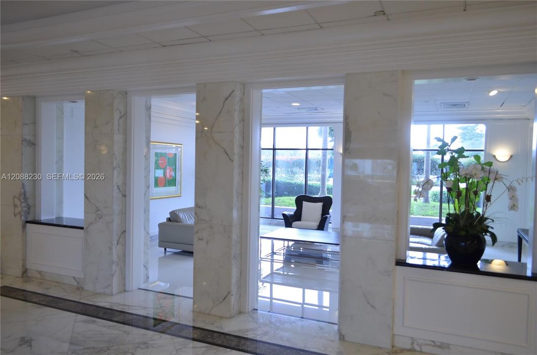 For Sale: $389,000 (2 beds, 2 baths, 1030 Square Feet)