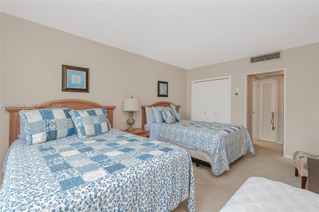For Sale: $389,000 (2 beds, 2 baths, 1030 Square Feet)