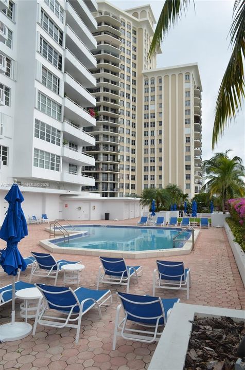 For Sale: $389,000 (2 beds, 2 baths, 1030 Square Feet)