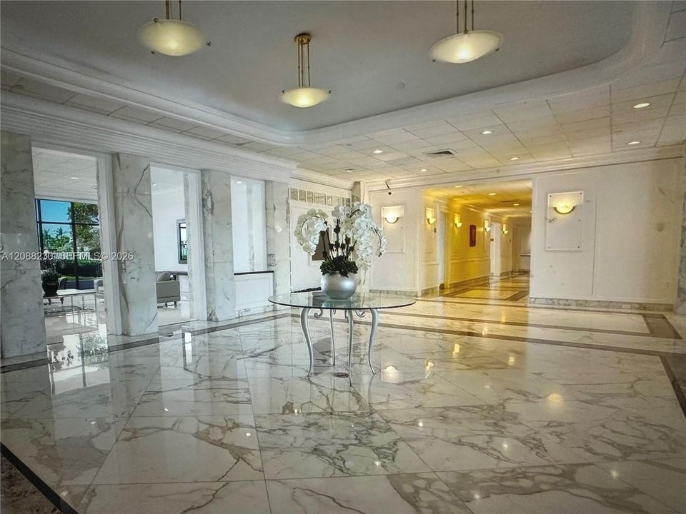 For Sale: $389,000 (2 beds, 2 baths, 1030 Square Feet)