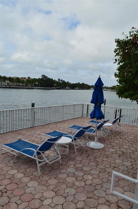 For Sale: $389,000 (2 beds, 2 baths, 1030 Square Feet)