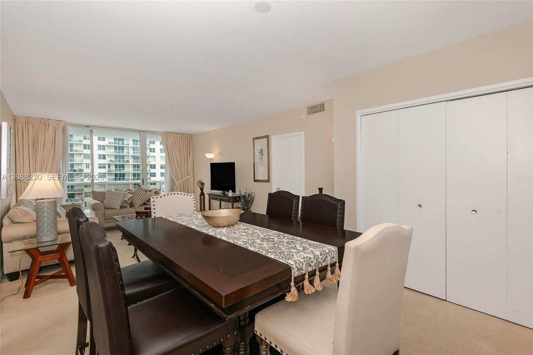 For Sale: $389,000 (2 beds, 2 baths, 1030 Square Feet)
