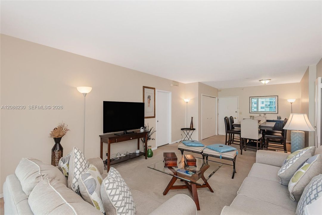 For Sale: $389,000 (2 beds, 2 baths, 1030 Square Feet)