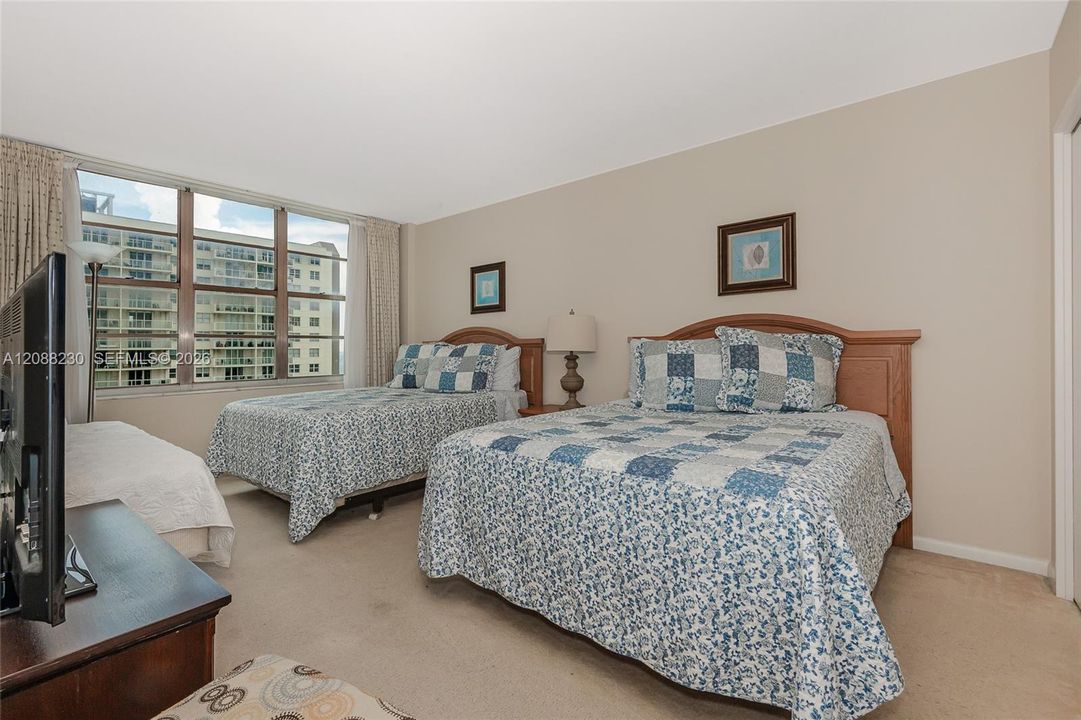 For Sale: $389,000 (2 beds, 2 baths, 1030 Square Feet)
