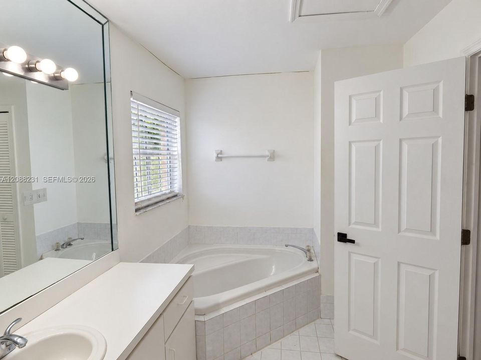 For Sale: $639,900 (3 beds, 2 baths, 1939 Square Feet)