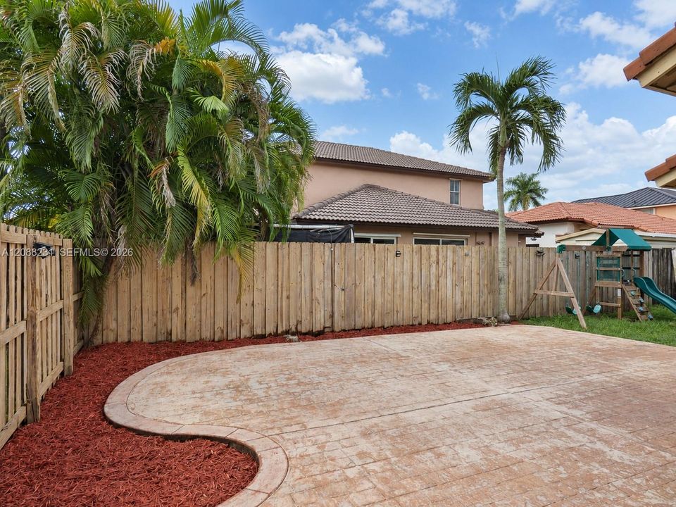 For Sale: $639,900 (3 beds, 2 baths, 1939 Square Feet)