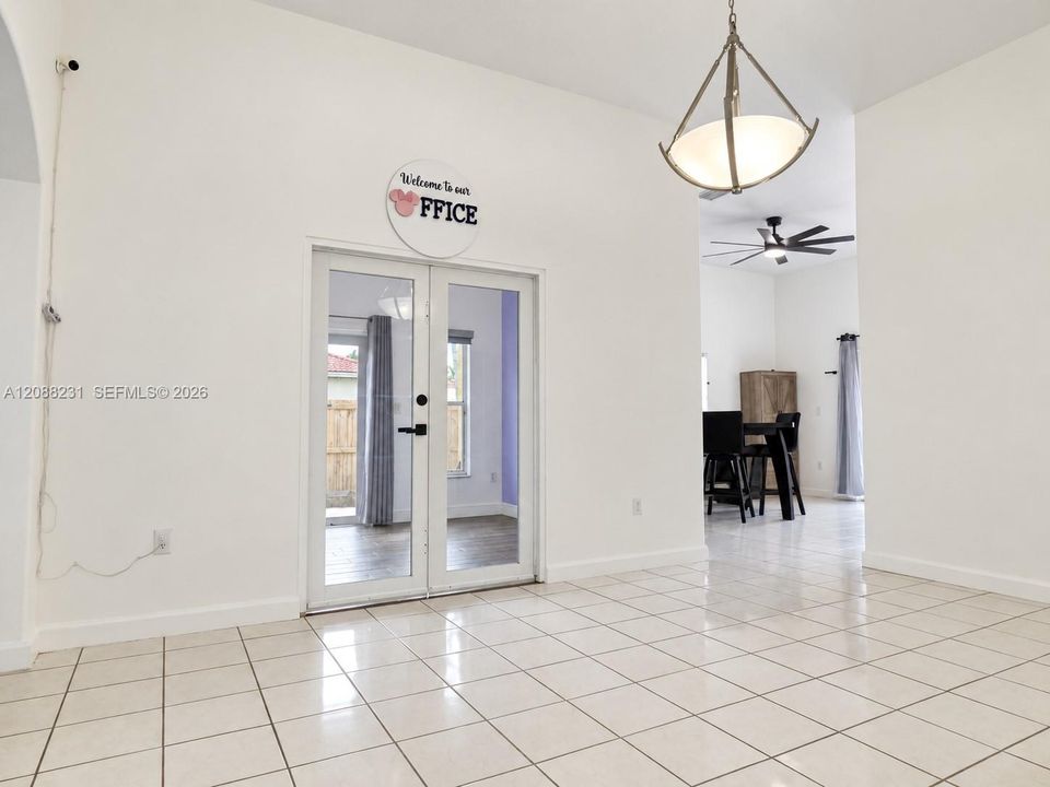 For Sale: $639,900 (3 beds, 2 baths, 1939 Square Feet)