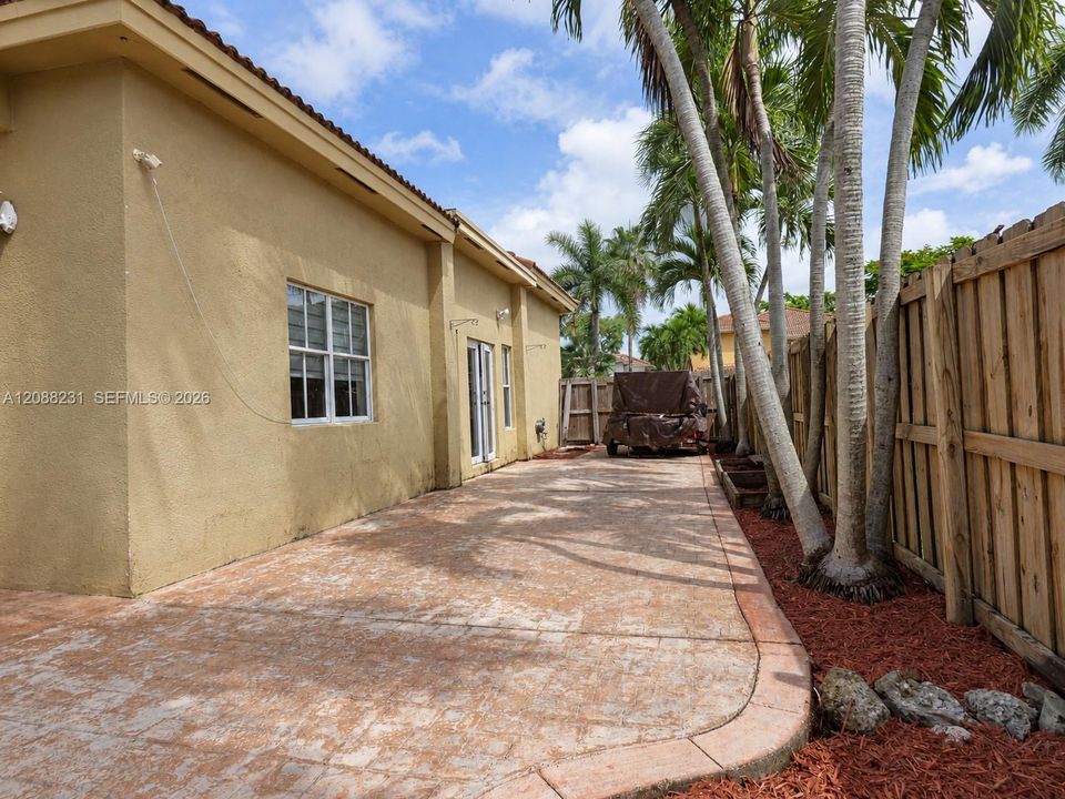 For Sale: $639,900 (3 beds, 2 baths, 1939 Square Feet)