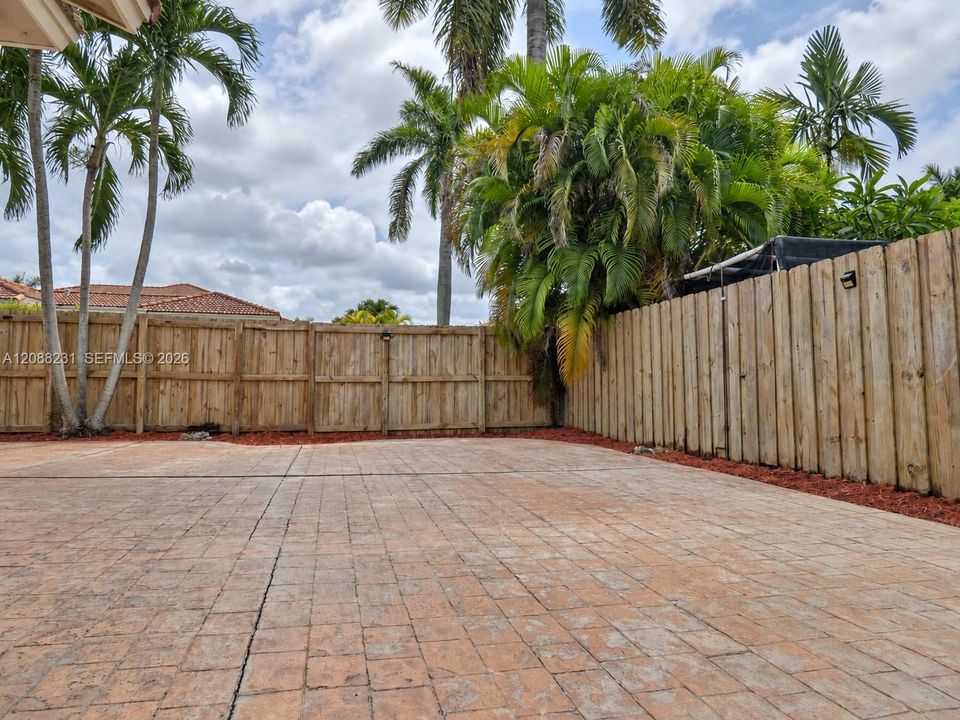 For Sale: $639,900 (3 beds, 2 baths, 1939 Square Feet)