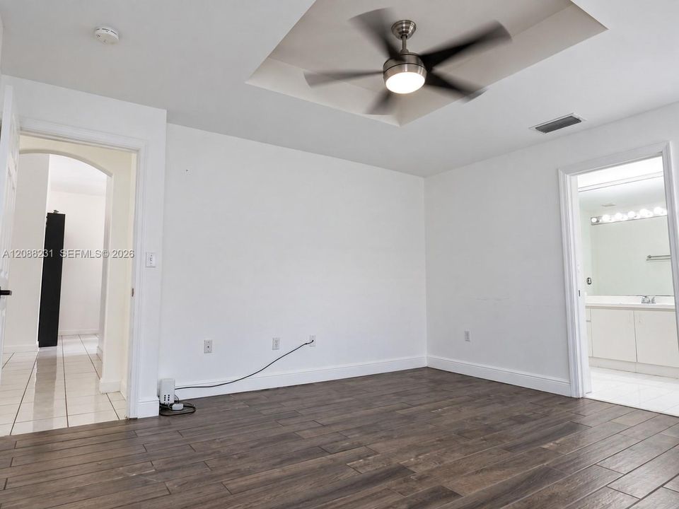 For Sale: $639,900 (3 beds, 2 baths, 1939 Square Feet)
