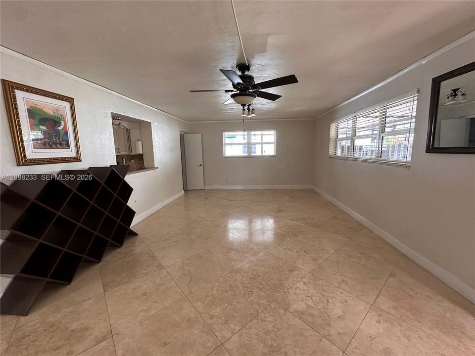 For Rent: $2,800 (3 beds, 1 baths, 1853 Square Feet)