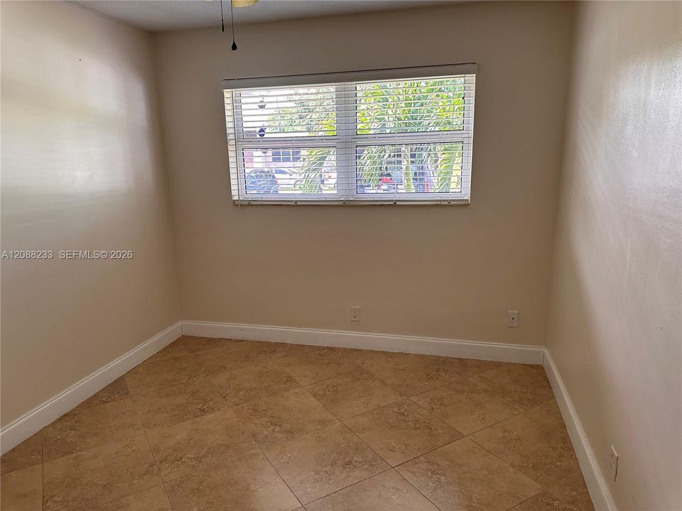 For Rent: $2,800 (3 beds, 1 baths, 1853 Square Feet)