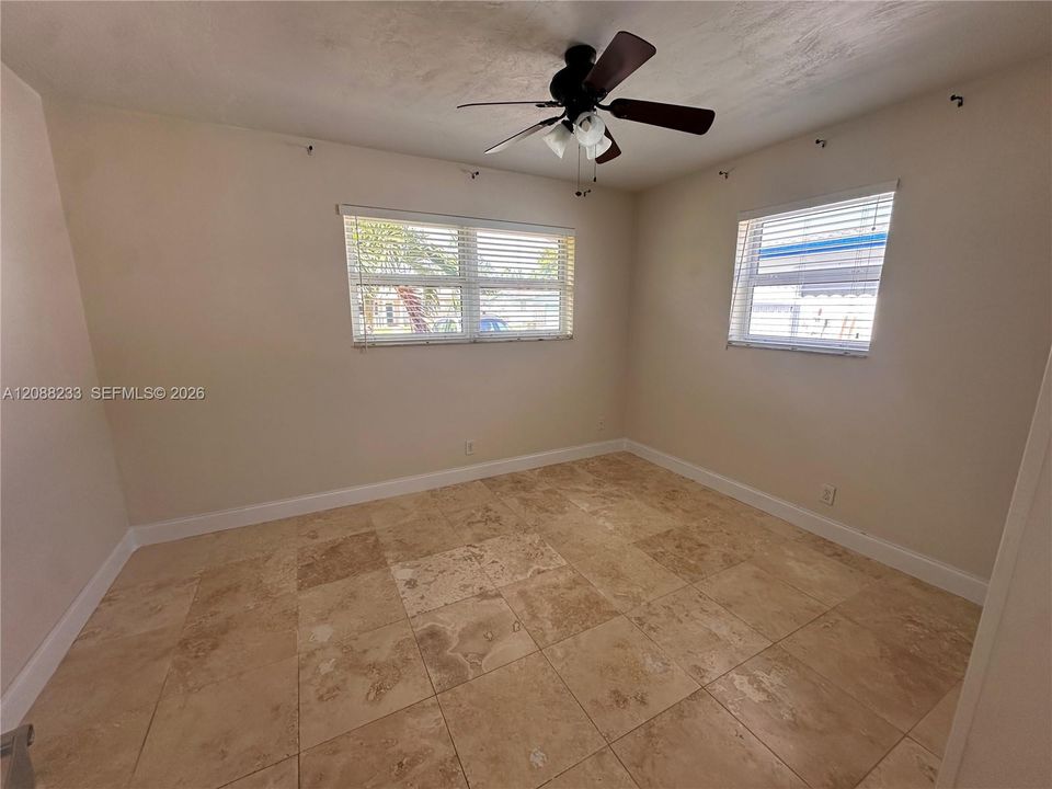 For Rent: $2,800 (3 beds, 1 baths, 1853 Square Feet)