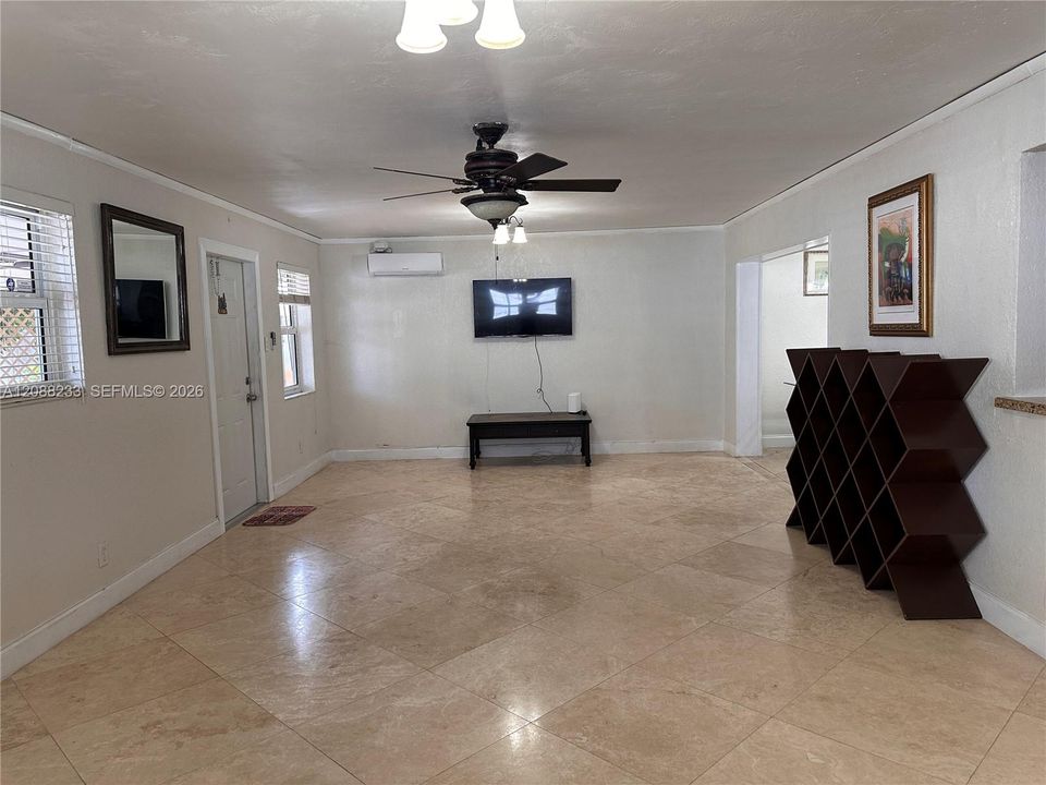 For Rent: $2,800 (3 beds, 1 baths, 1853 Square Feet)