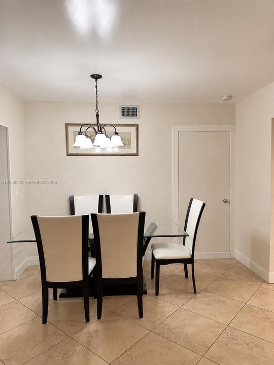 For Rent: $2,800 (3 beds, 1 baths, 1853 Square Feet)