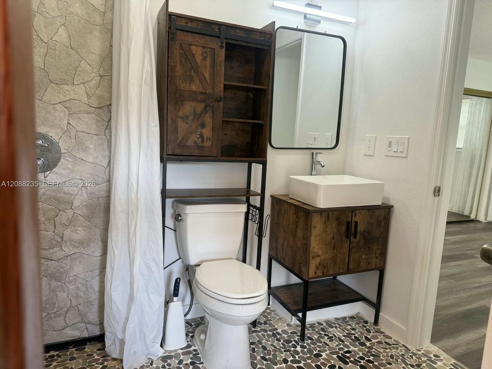 En Renta: $1,000 (1 camas, 1 baños, 3049 Pies cuadrados)