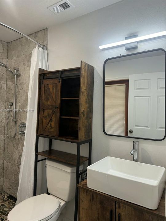 En Renta: $1,000 (1 camas, 1 baños, 3049 Pies cuadrados)