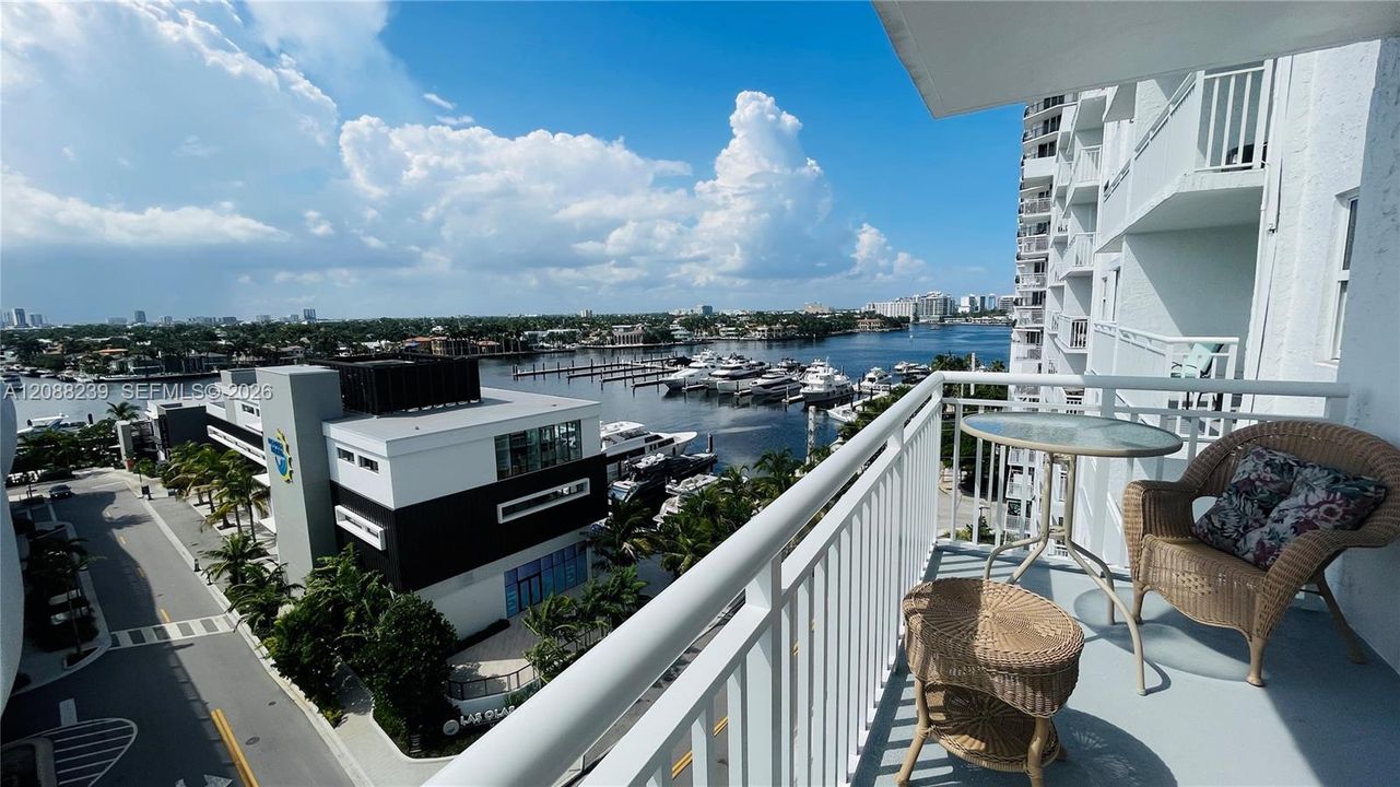 For Rent: $2,950 (2 beds, 1 baths, 756 Square Feet)