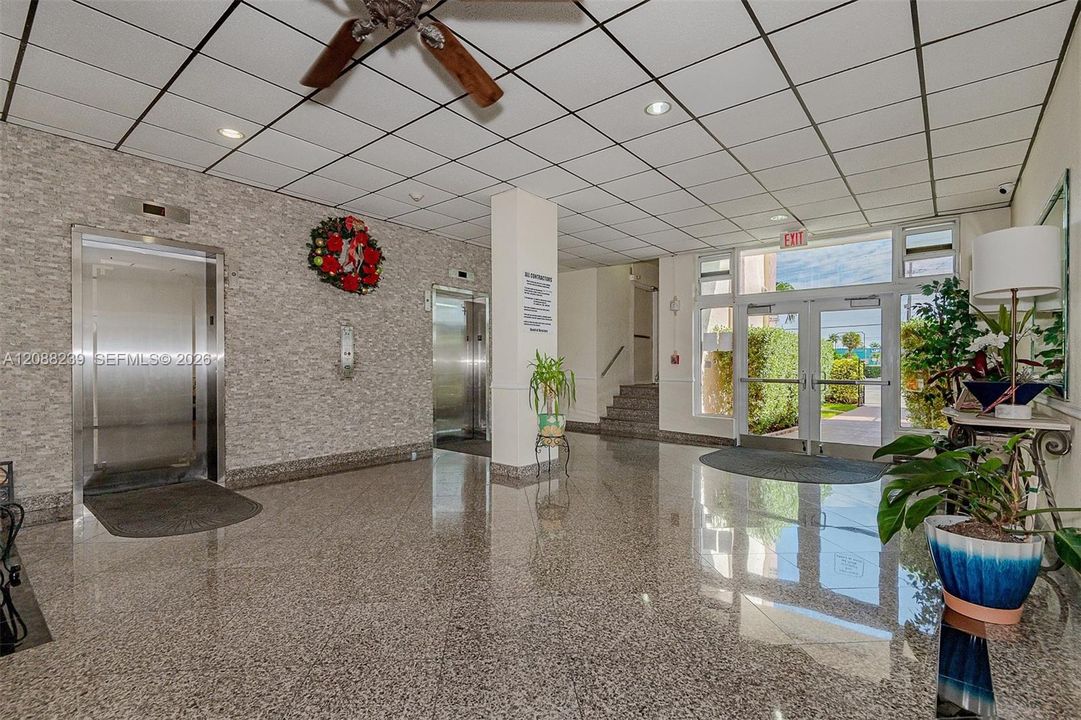 For Rent: $2,950 (2 beds, 1 baths, 756 Square Feet)