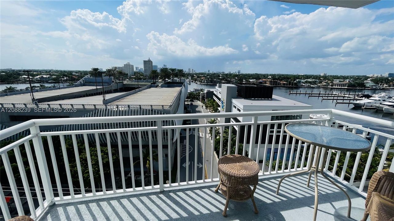 For Rent: $2,950 (2 beds, 1 baths, 756 Square Feet)